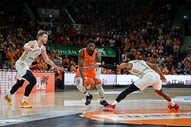 不少例子都 不少例子都